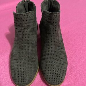 Size 6 dolcetta booties